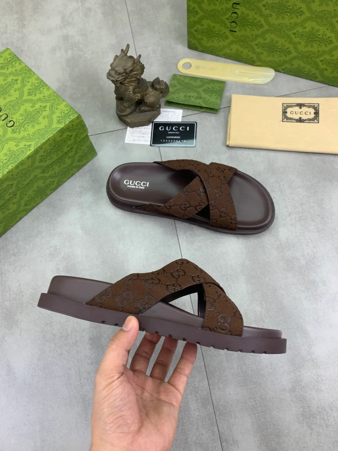 Men's Men's Shoes💰P320💰[New Style]🎁🎁🎁 High-quality GUCCI new casual slippers for the Year of the Snake, original official website, perfect workmanship, transmitting a kind of noble luxury, sublimating its definition of luxury in Gucci's high-end extraordinary craftsmanship. Original Gucci double G combination outsole, code number: 38-44 (45 customized)